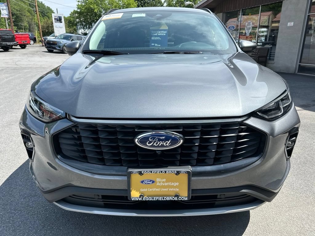 Certified 2023 Ford Escape Platinum AWD/4WD image 2