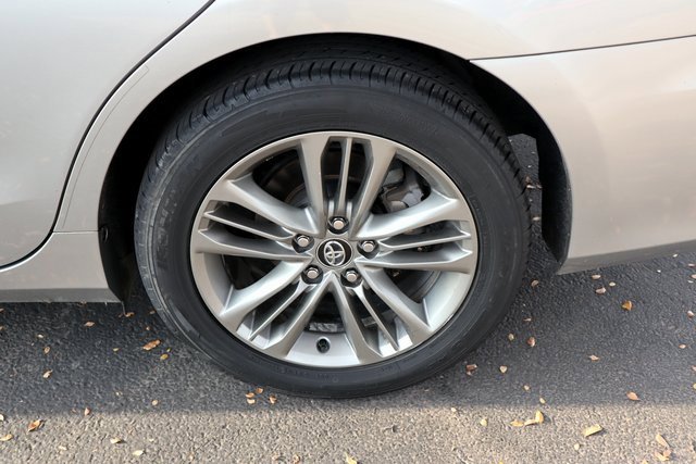 Used 2017 Toyota Camry SE image 15