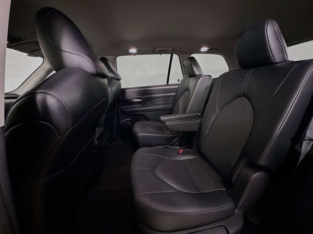 Used 2024 Toyota Grand Highlander AWD image 14