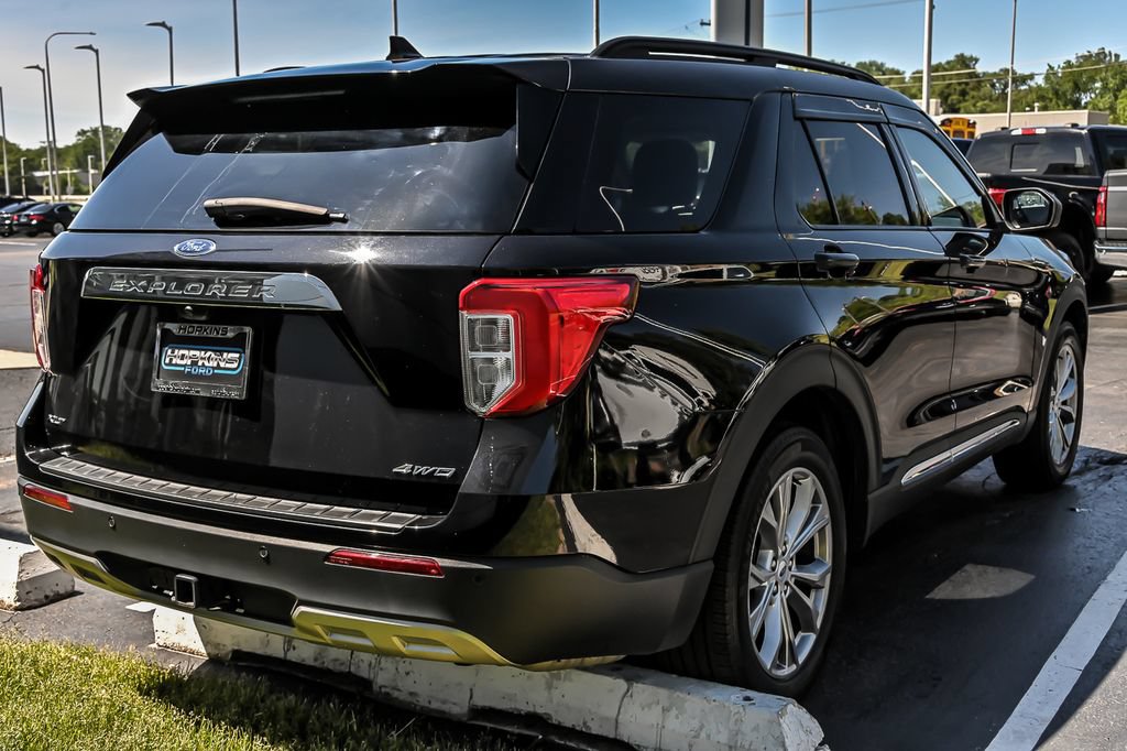 Certified 2023 Ford Explorer XLT w/ Equipment Group 202A AWD/4WD image 9