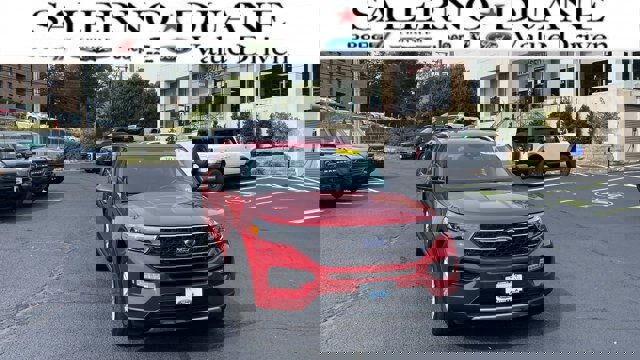 Certified 2022 Ford Explorer XLT w/ Equipment Group 202A image 7