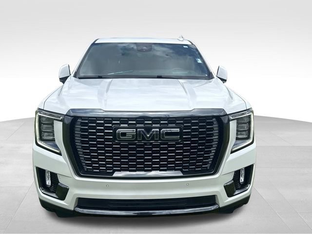 Used 2023 GMC Yukon XL Denali Ultimate AWD/4WD image 3
