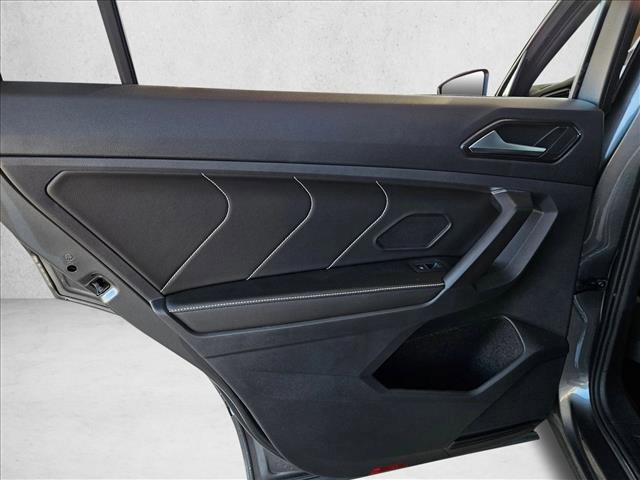 Used 2022 Volkswagen Tiguan SE R-Line image 21