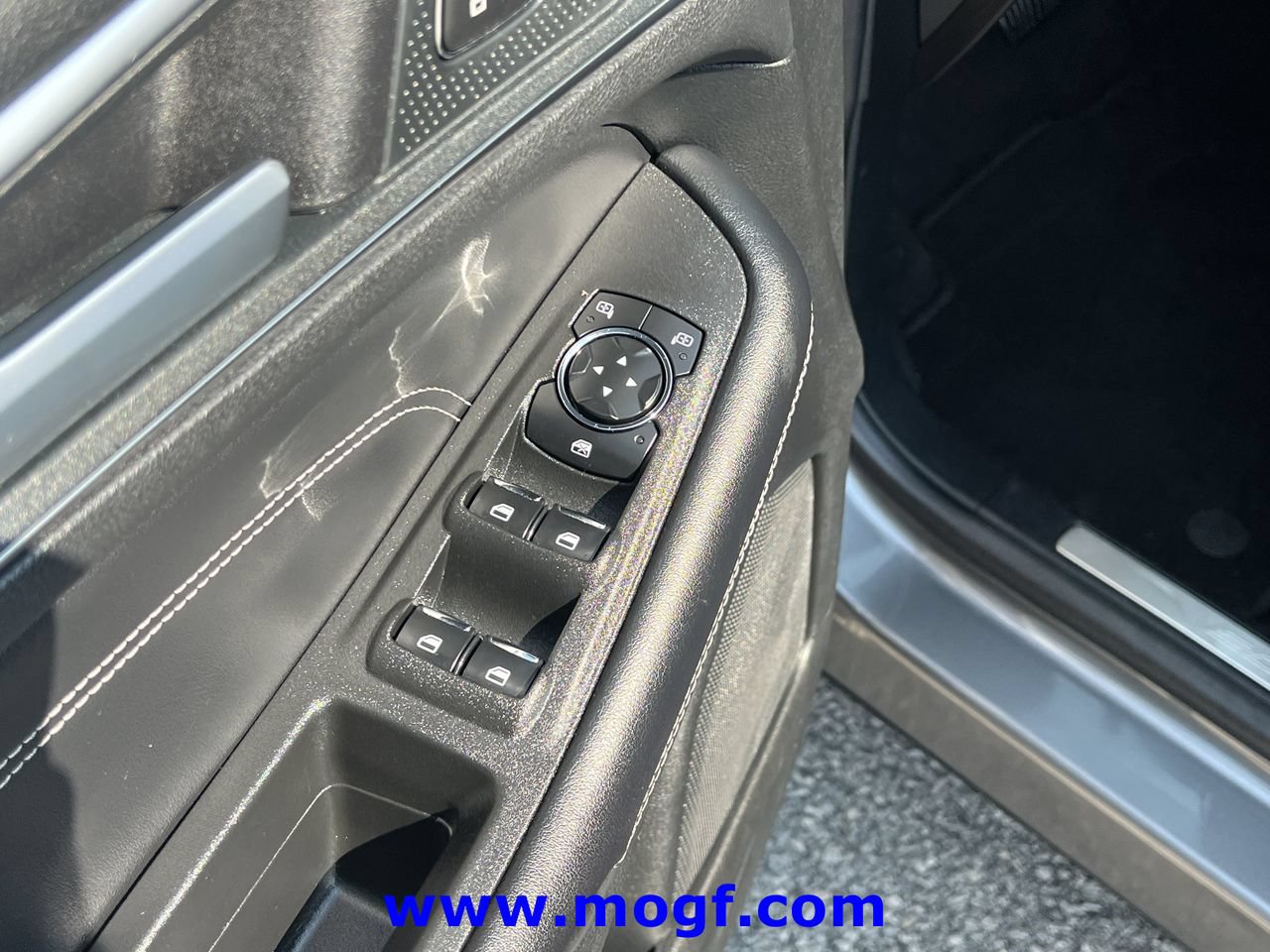 Certified 2024 Ford Edge Titanium AWD/4WD image 18