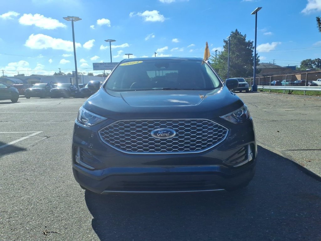 Certified 2024 Ford Edge SEL w/ Convenience Package AWD/4WD image 3