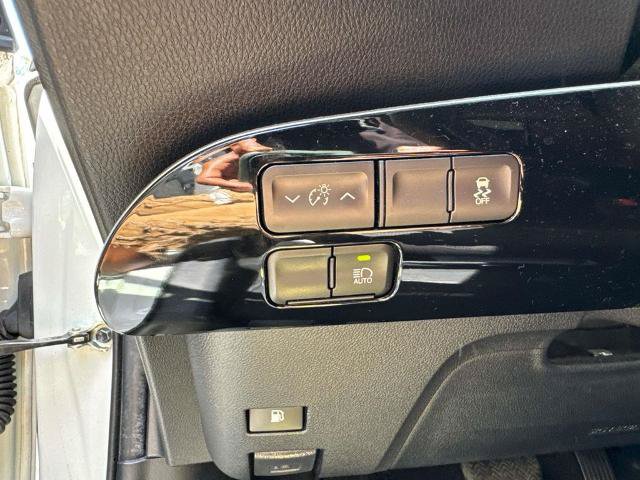 Used 2020 Toyota Prius L Eco FWD image 20
