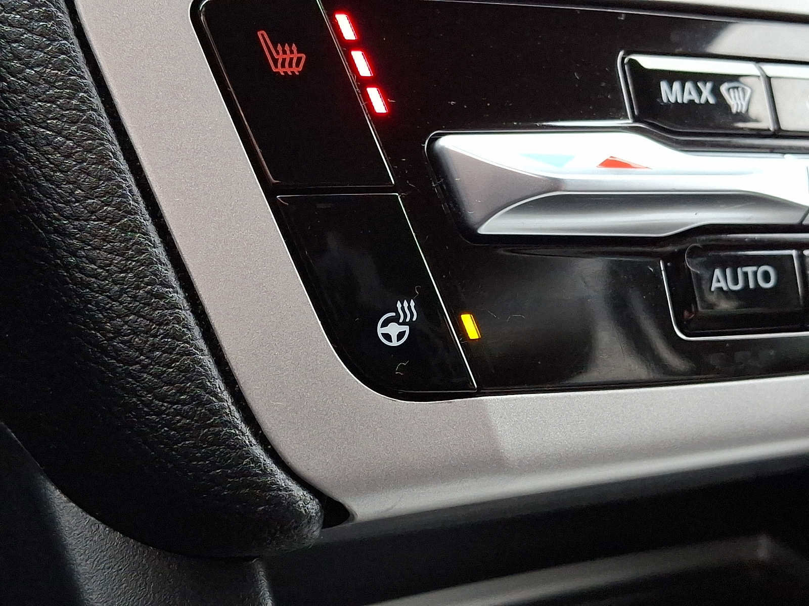 Certified 2024 Ford Explorer XLT w/ Equipment Group 202A image 27