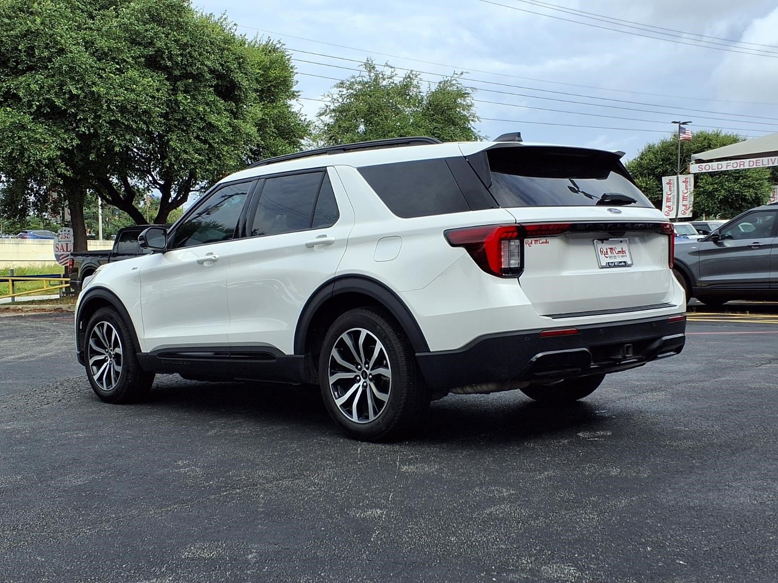 Certified 2025 Ford Explorer ST-Line RWD image 8