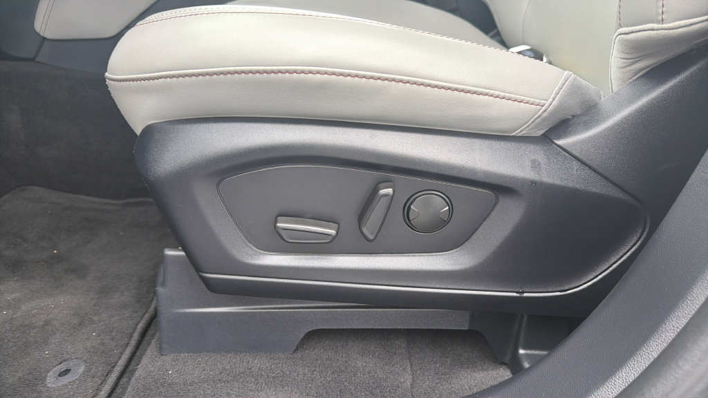 Certified 2025 Ford Explorer Active w/ Active Comfort Package AWD/4WD image 28