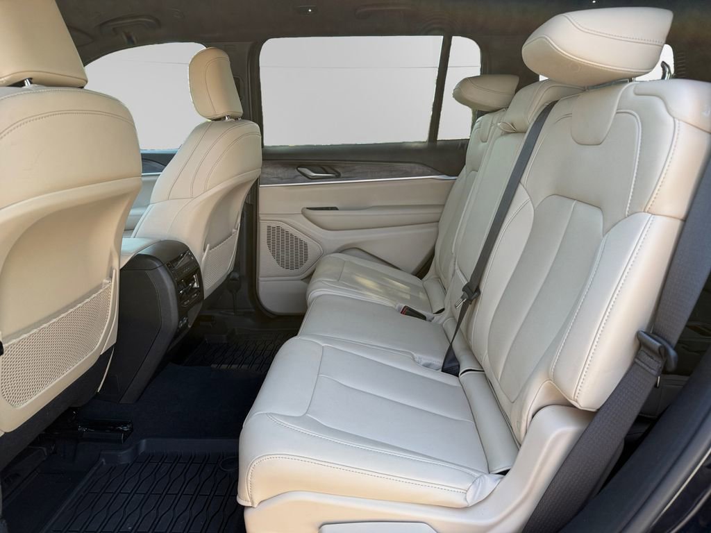 Used 2024 Jeep Grand Cherokee L Limited w/ Black Appearance Package RWD image 13