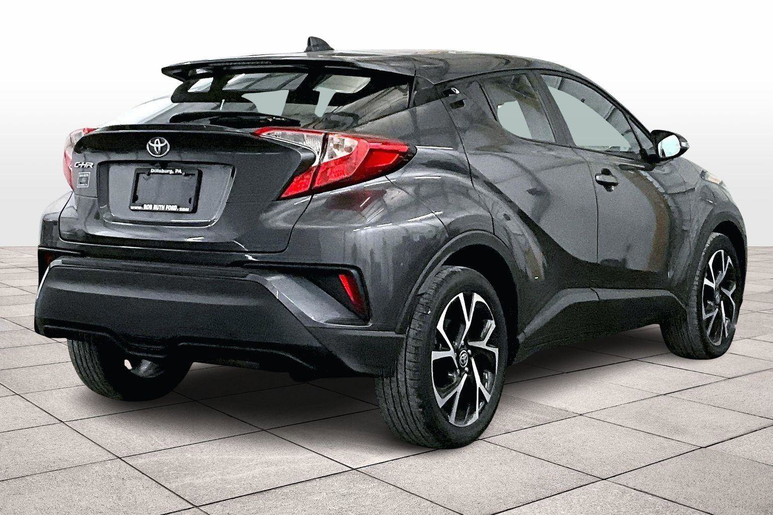 Used 2022 Toyota C-HR XLE image 3