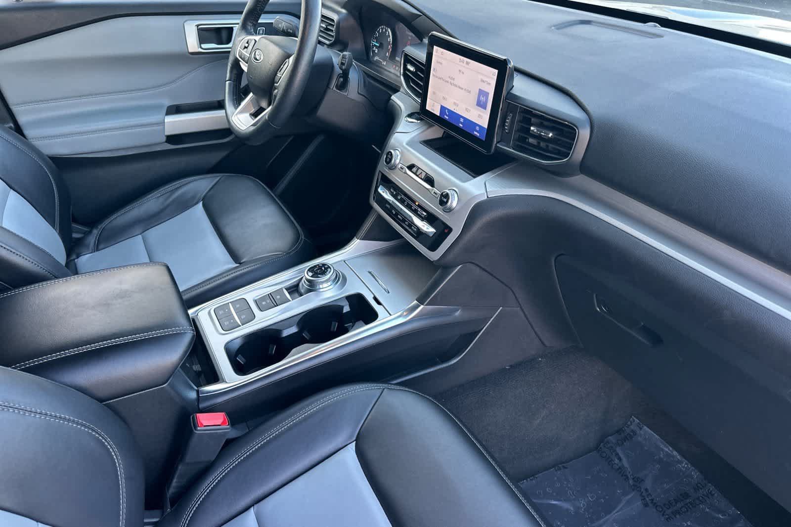 Certified 2023 Ford Explorer XLT w/ Equipment Group 202A RWD image 18