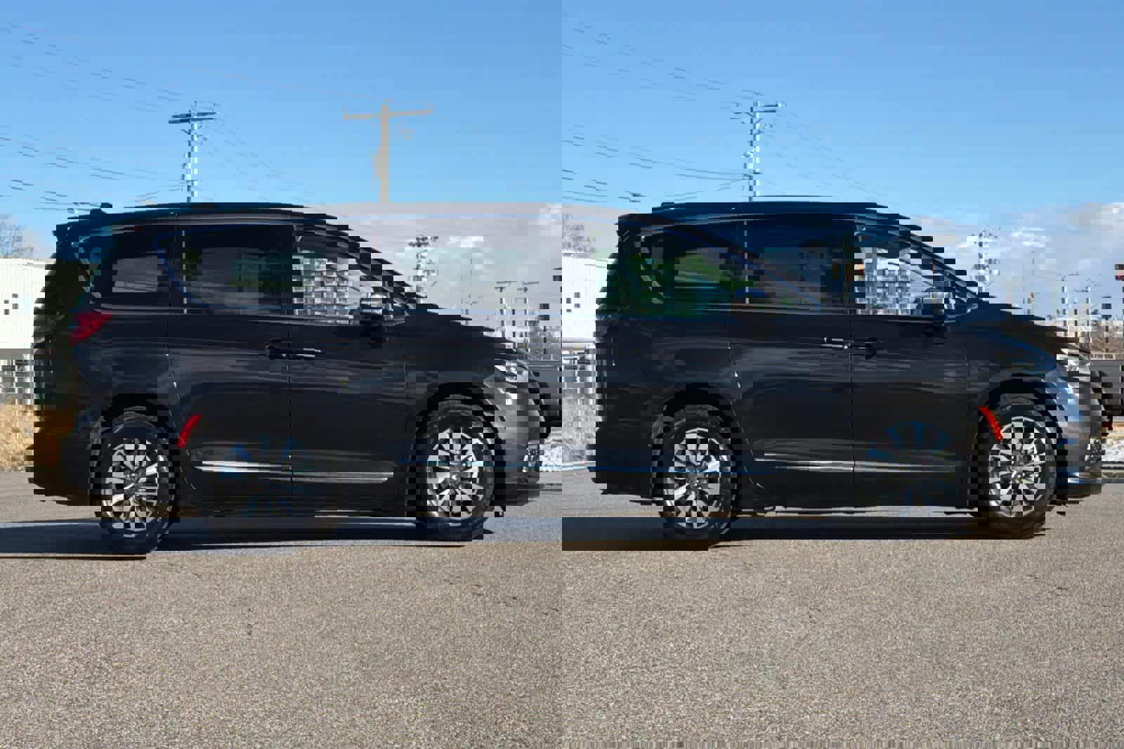 Used 2023 Chrysler Pacifica Limited image 6