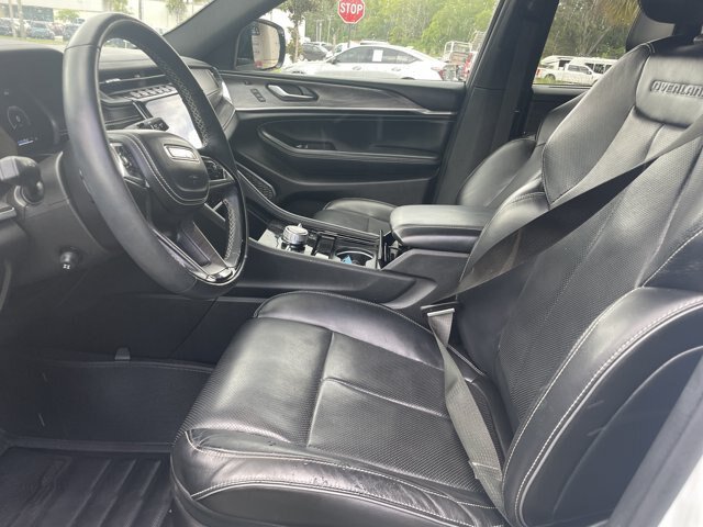 Used 2023 Jeep Grand Cherokee L Overland w/ Advanced Protech Group III AWD/4WD image 12