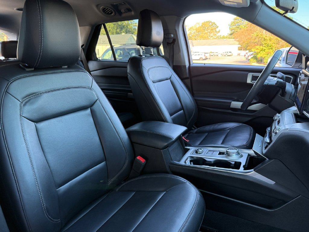 Certified 2023 Ford Explorer XLT w/ Equipment Group 202A AWD/4WD image 17