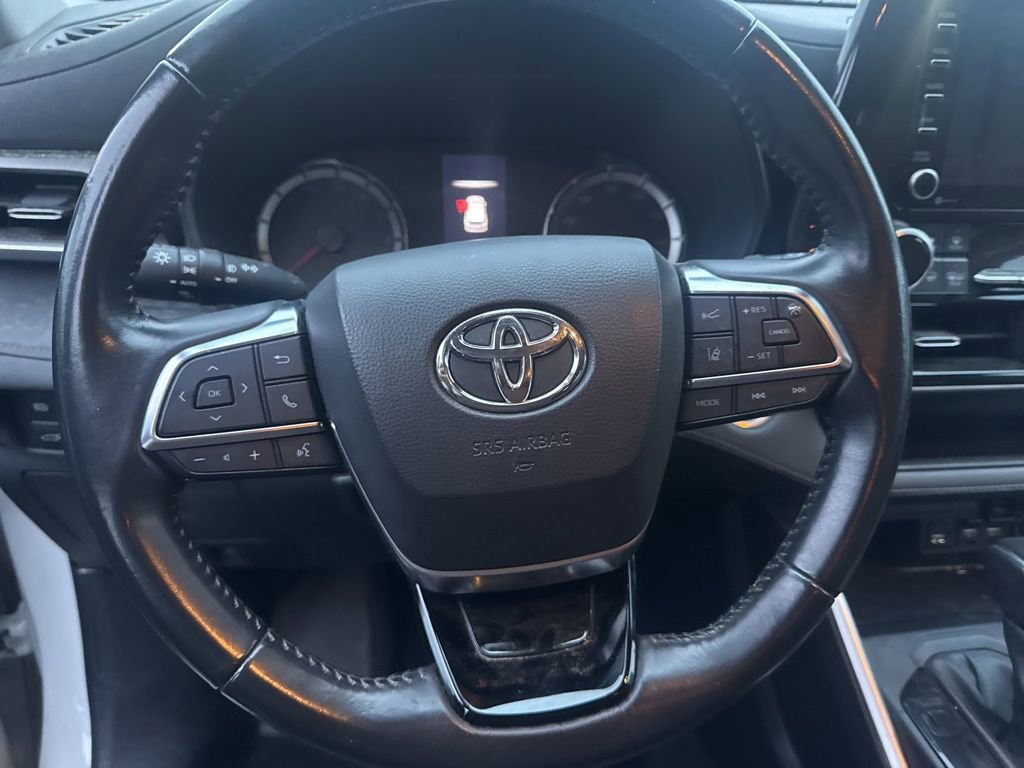 Used 2021 Toyota Highlander LE image 9