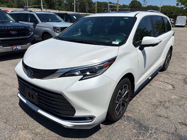 Used 2025 Toyota Sienna Platinum
