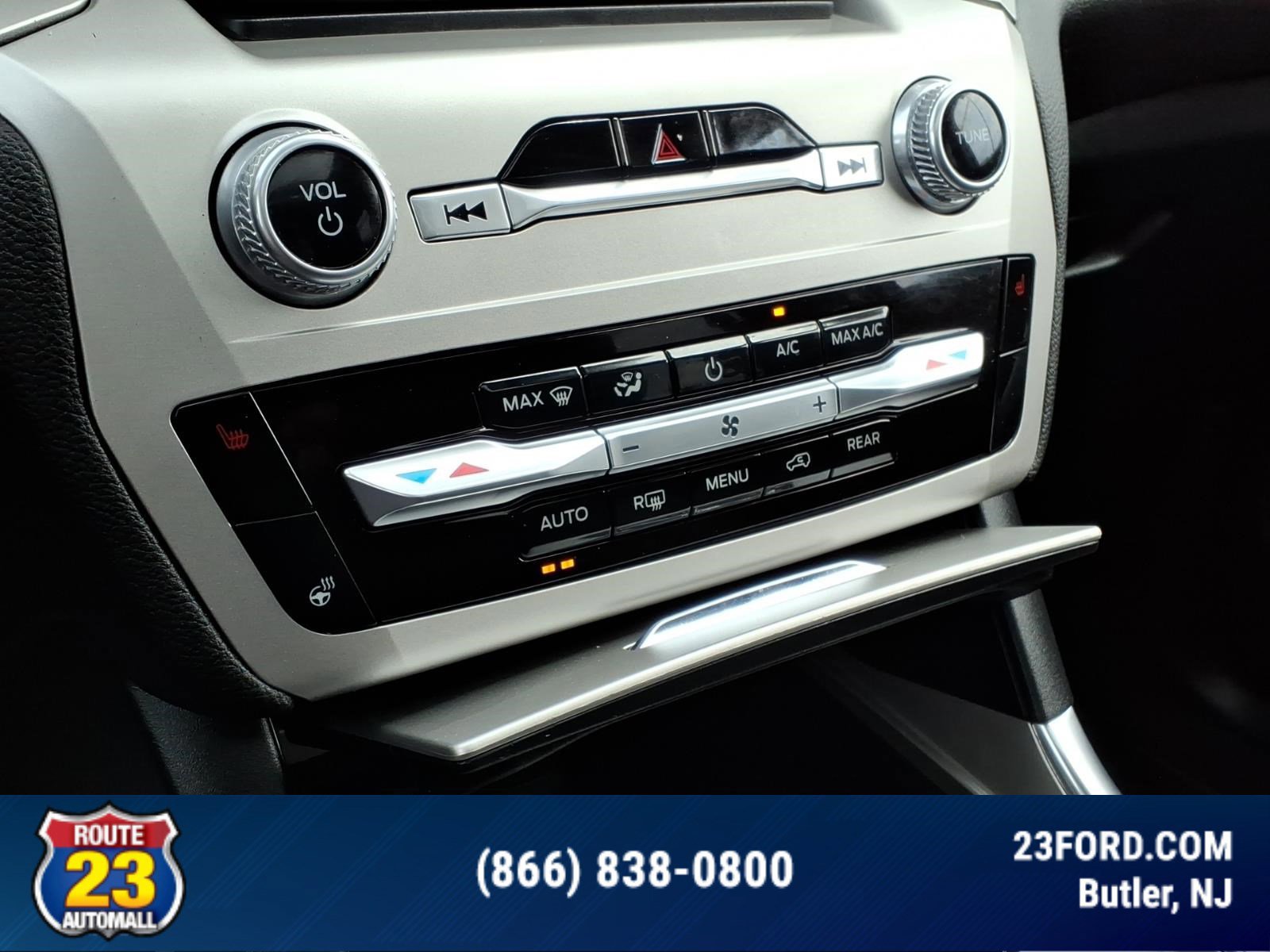 Certified 2022 Ford Explorer XLT w/ Equipment Group 202A AWD/4WD image 19