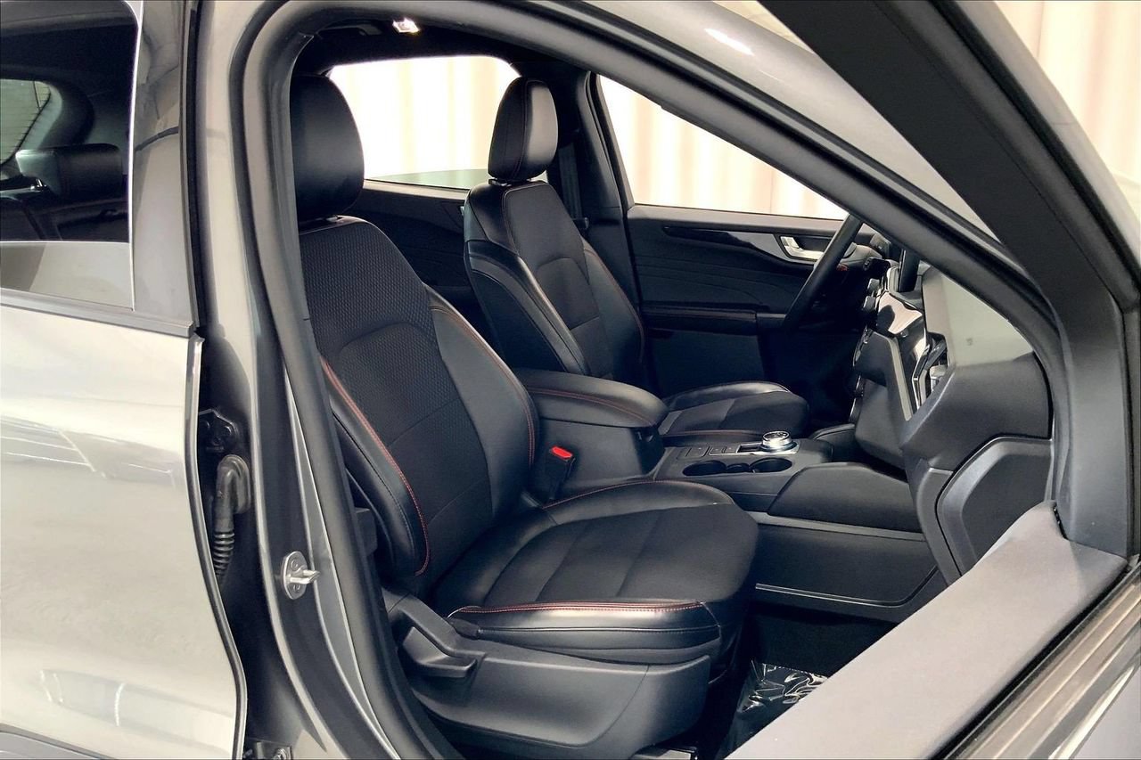 Certified 2025 Ford Escape ST-Line Select AWD/4WD image 6