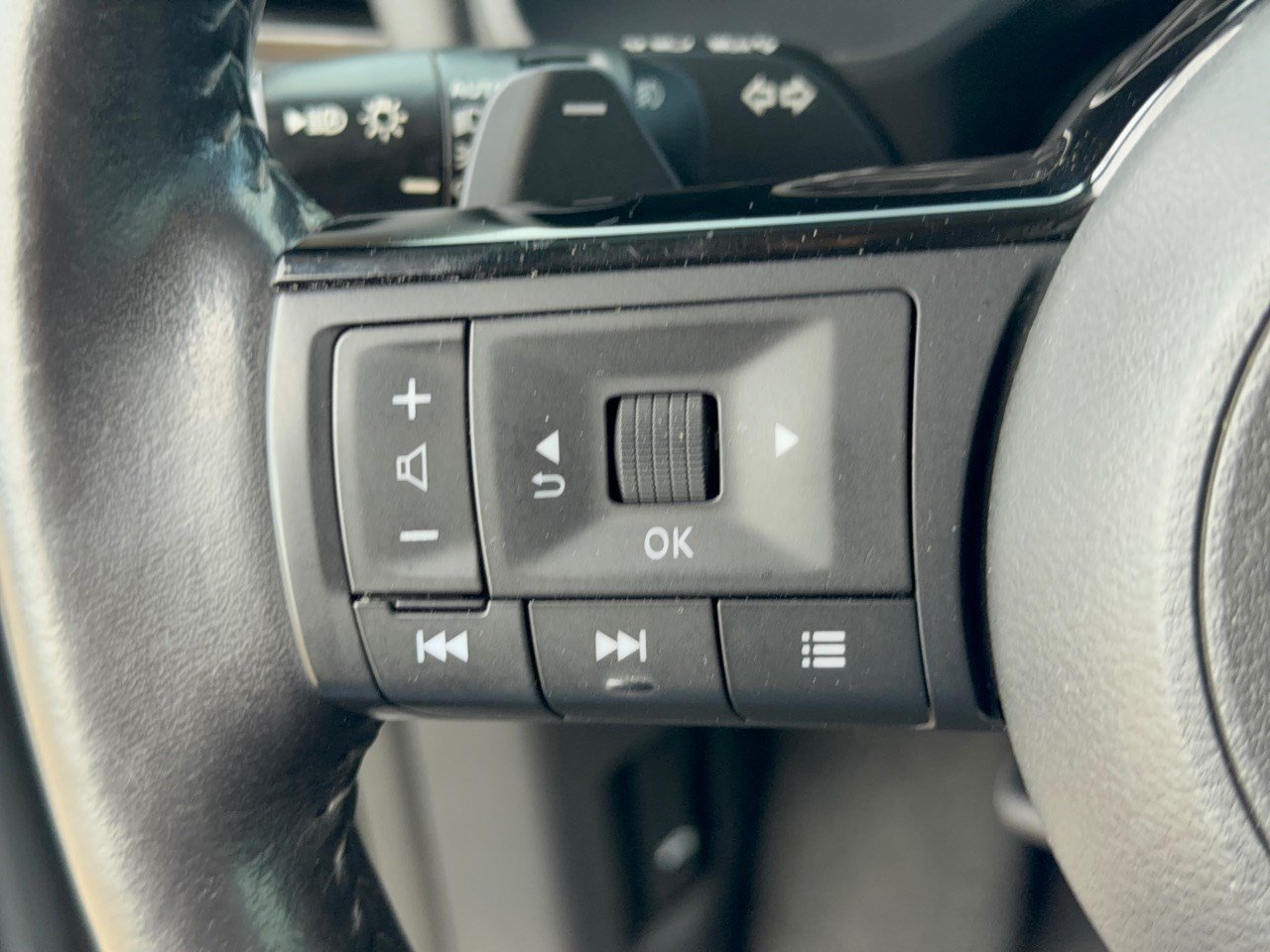 Used 2021 Nissan Rogue SL w/ Premium Package FWD image 18