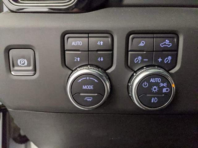 Used 2025 GMC Sierra 2500 AT4 w/ AT4 Premium Plus Package image 16
