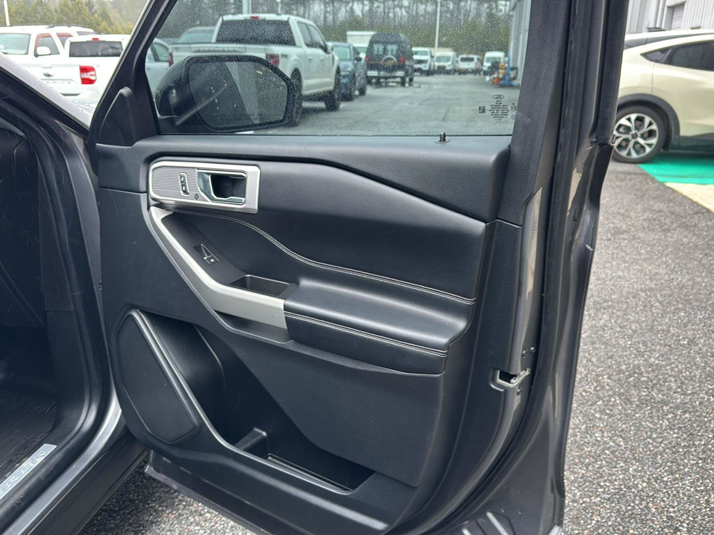 Certified 2022 Ford Explorer Limited w/ Equipment Group 301A image 12