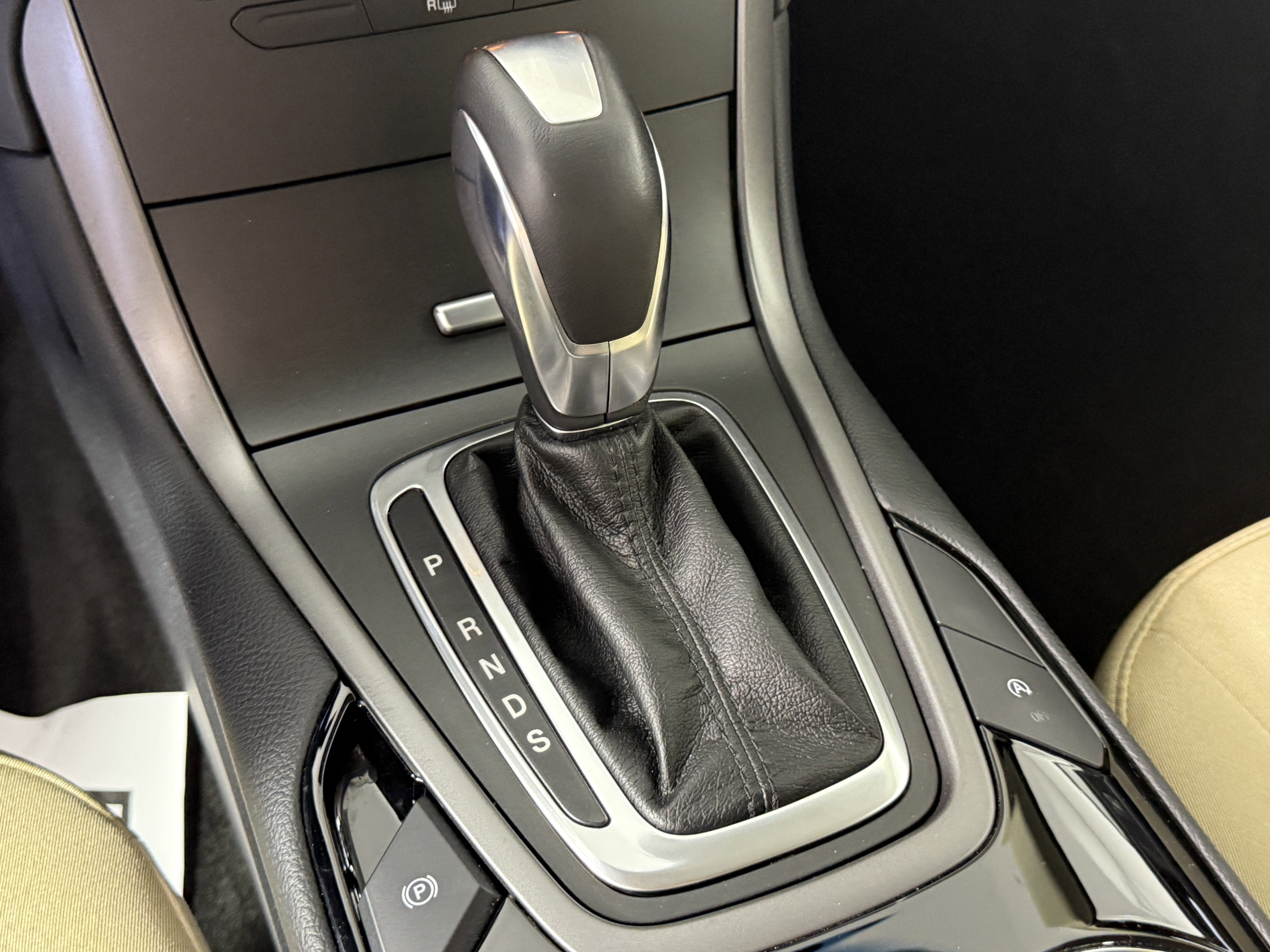 Certified 2018 Ford Edge SE image 21