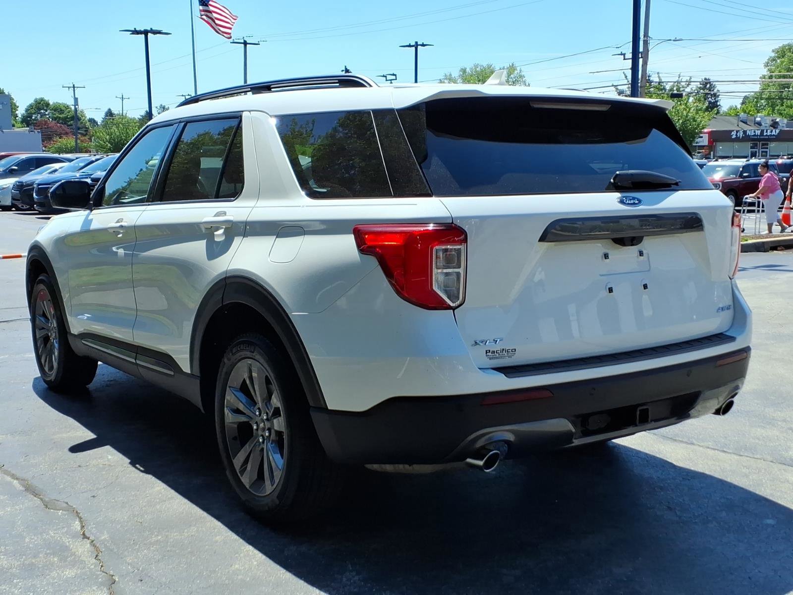 Certified 2023 Ford Explorer XLT w/ Equipment Group 202A AWD/4WD image 6