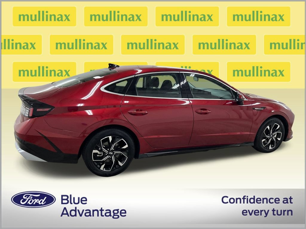 Used 2025 Hyundai Sonata SEL FWD image 2