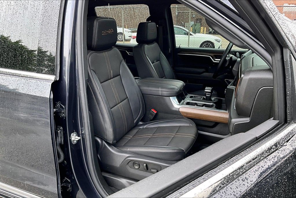 Used 2024 Chevrolet Silverado 1500 High Country w/ High Country Premium Package AWD/4WD image 7