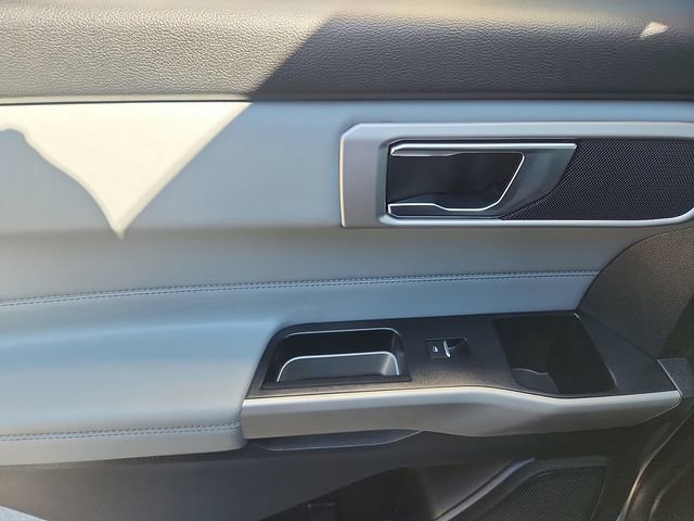 Certified 2022 Ford Explorer XLT w/ Equipment Group 202A image 27