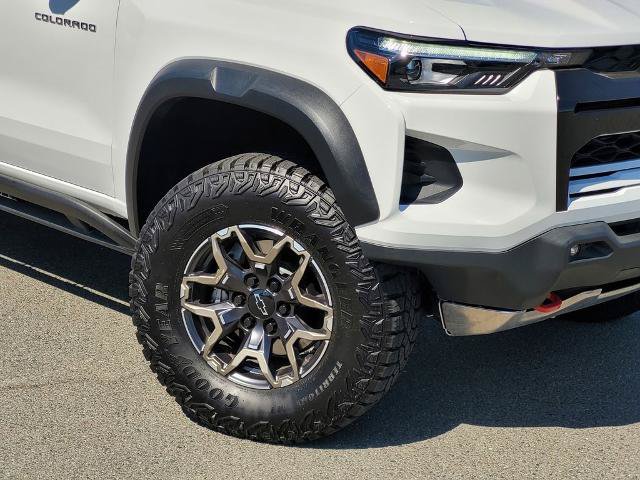 Used 2026 Chevrolet Colorado ZR2 w/ Technology Package AWD/4WD image 9
