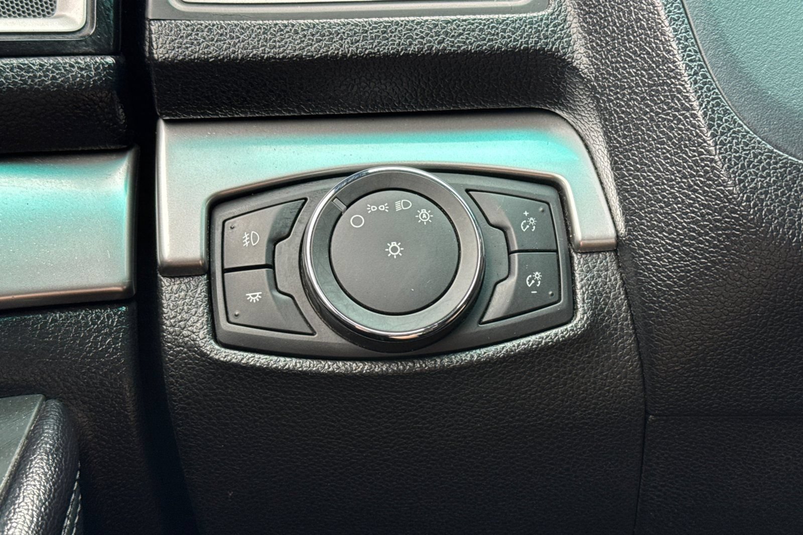 Certified 2017 Ford Explorer XLT AWD/4WD image 28