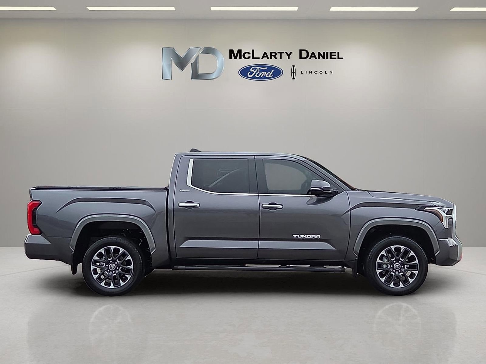 Used 2024 Toyota Tundra Limited w/ Power Package AWD/4WD image 6