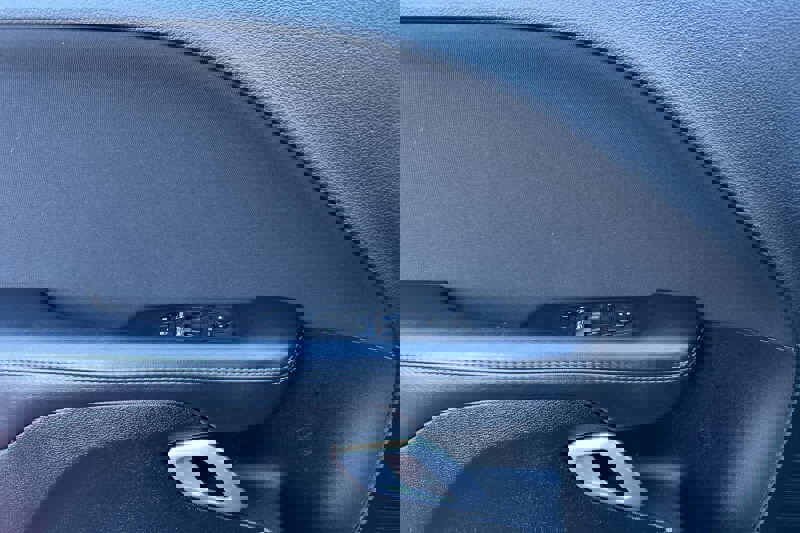 Used 2022 Dodge Challenger SXT w/ Driver Convenience Group image 11