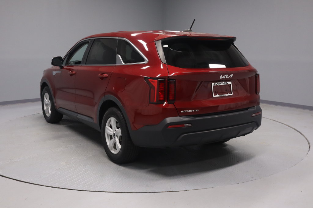 Used 2023 Kia Sorento LX FWD image 7