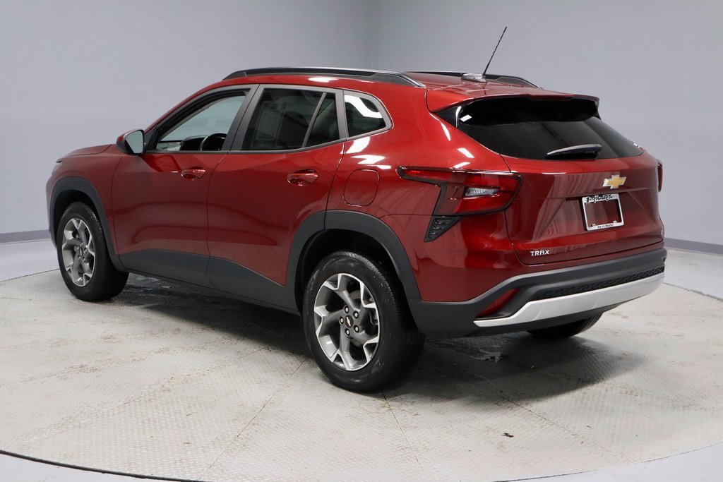 Used 2024 Chevrolet Trax LT w/ Driver Confidence Package image 3