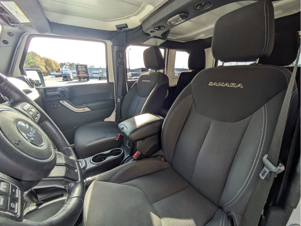 Used 2017 Jeep Wrangler Unlimited Sahara w/ Connectivity Group image 21