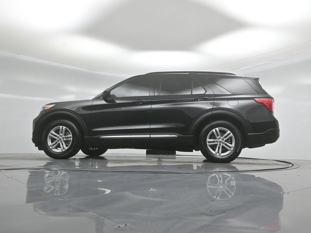 Certified 2024 Ford Explorer XLT RWD image 46