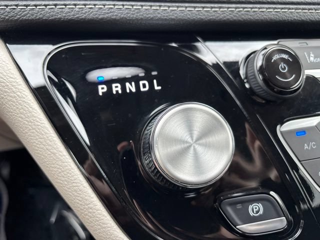 Used 2024 Chrysler Pacifica Limited FWD image 27