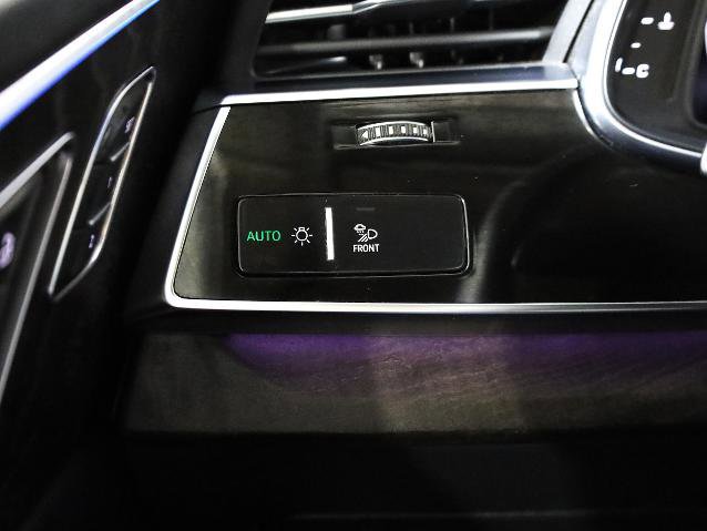 Used 2022 Audi Q8 Prestige w/ Prestige Package image 21