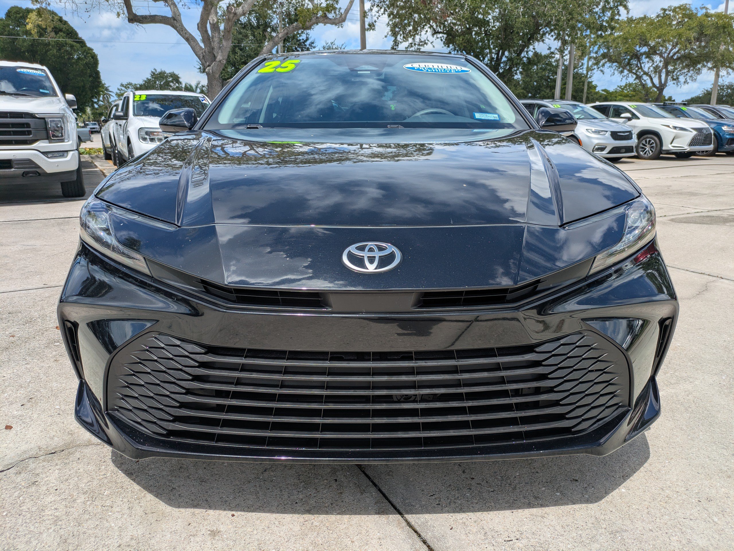 Used 2025 Toyota Camry LE w/ Convenience Package FWD image 8