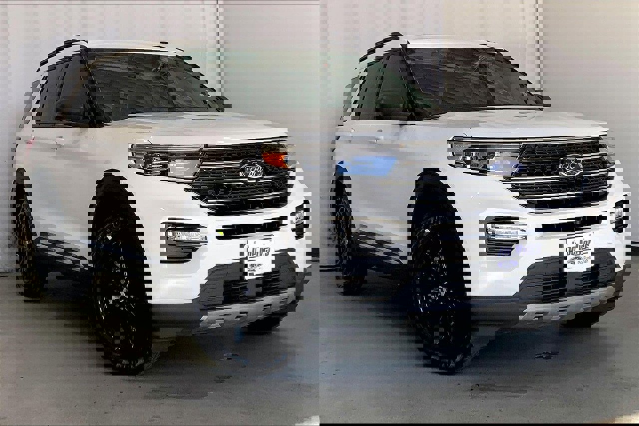 Certified 2023 Ford Explorer XLT w/ Equipment Group 202A image 34