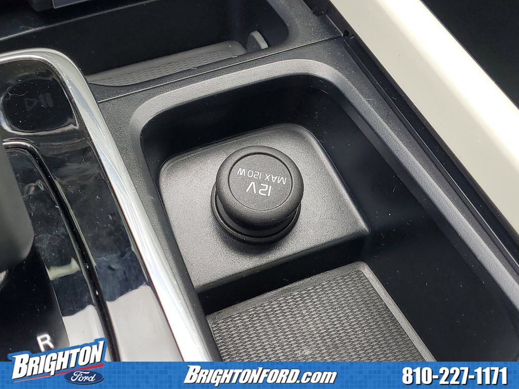 Used 2023 Volvo XC60 B5 Plus AWD/4WD image 29