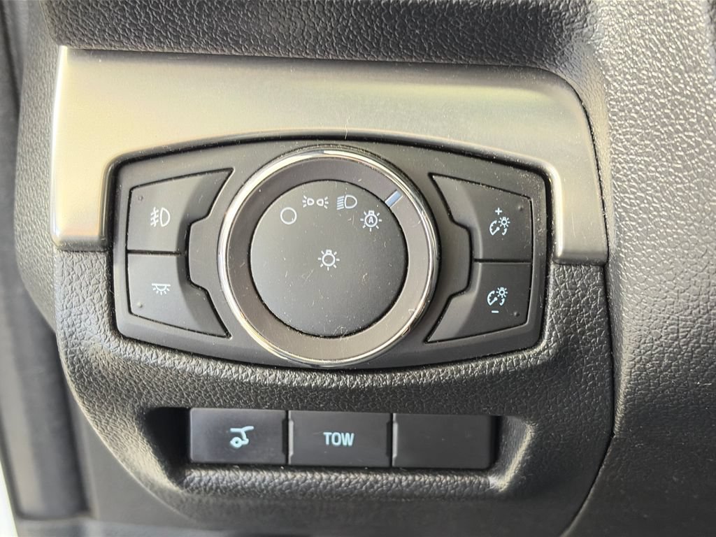Certified 2018 Ford Explorer XLT w/ Equipment Group 202A AWD/4WD image 24