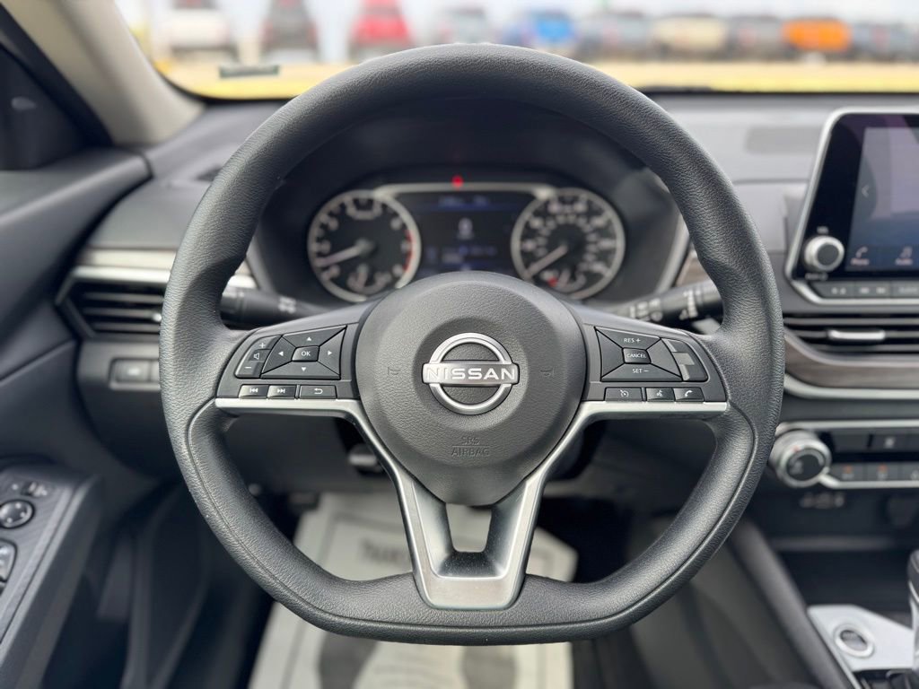 Used 2025 Nissan Altima 2.5 SV FWD image 15