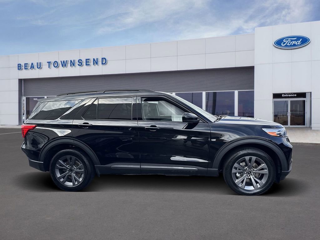 Certified 2022 Ford Explorer XLT w/ Equipment Group 202A image 8