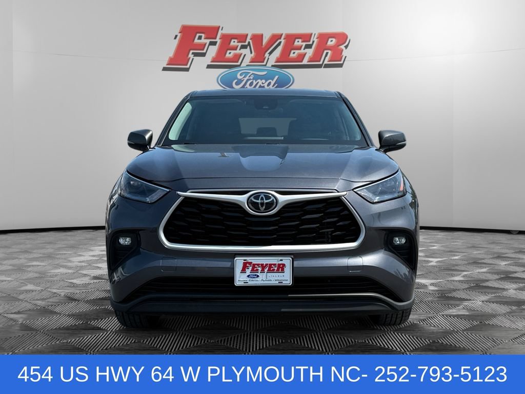 Used 2024 Toyota Highlander LE AWD/4WD image 8