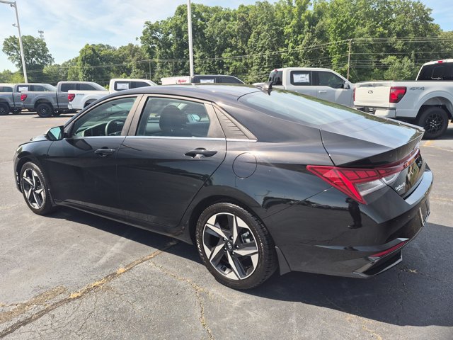 Used 2023 Hyundai Elantra Limited FWD image 6
