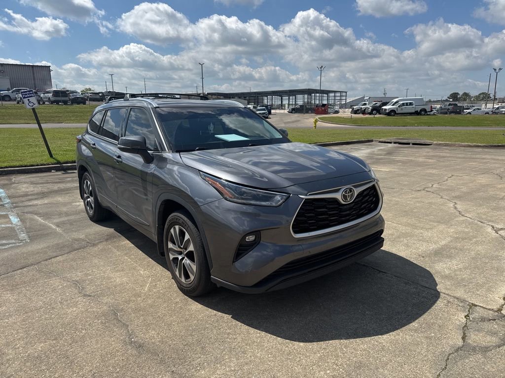 Used 2021 Toyota Highlander XLE image 9